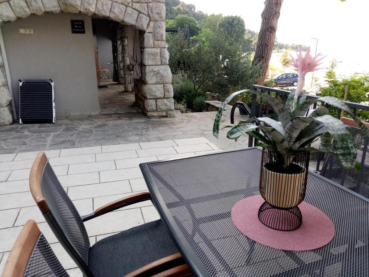 Apartment Zizi Omiš Exterior foto